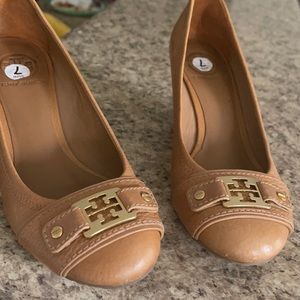 Tory Burch wedge size 7